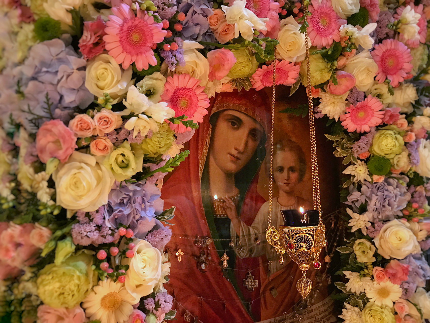 Казанская икона Божией матери на аналое